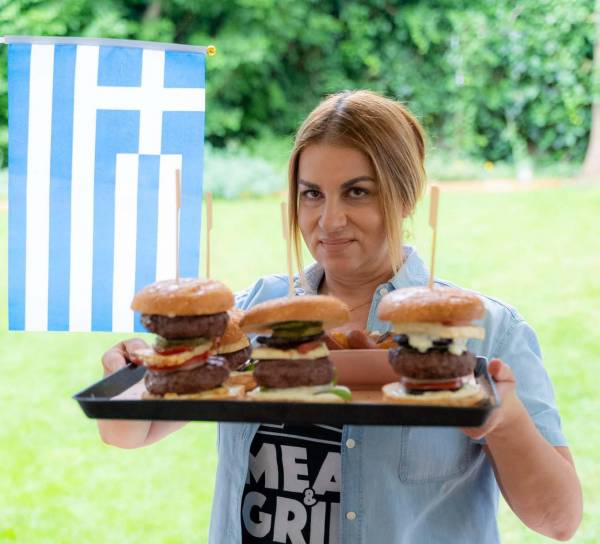 Euro... μαγειρικής στο Instagram - Στους ομίλους η Ελλάδα, με μπέργκερ μουσακά!