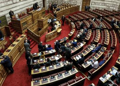 Κατώτατος μισθός: Σφοδρή πολιτική αντιπαράθεση στη Βουλή