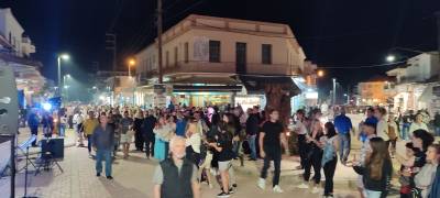 Μεσσηνία: &quot;Βούλιαξε&quot; η Κυπαρισσία για την 7η Λευκή Νύχτα (βίντεο-φωτογραφίες)