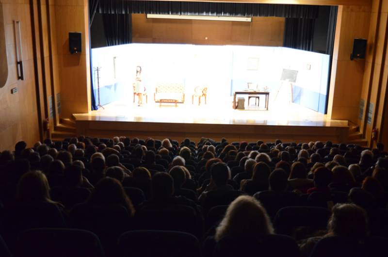 Τελευταίες παραστάσεις του έργου &#039;&#039;Δεν είμαι εγώ&#039;&#039; από το Μεσσηνιακό Ερασιτεχνικό Θέατρο