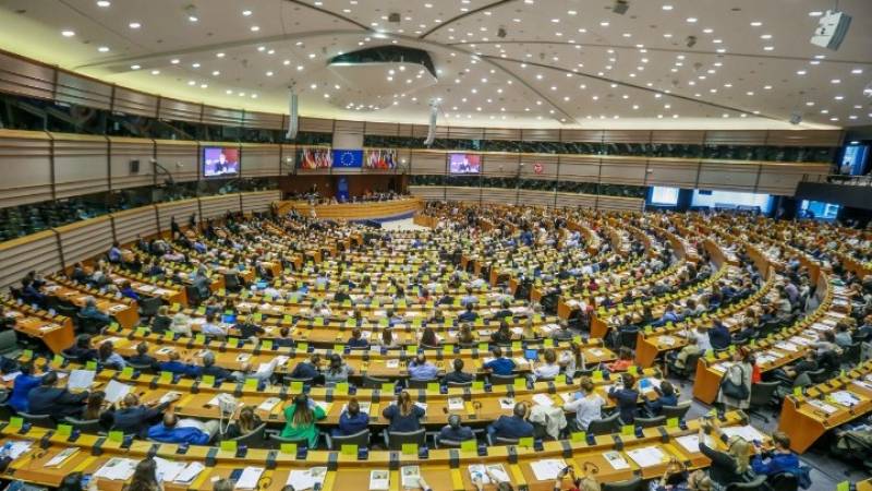 Μέτρα κατά των νεοφασιστικών ομάδων ζητάει το Ευρωπαϊκό Κοινοβούλιο