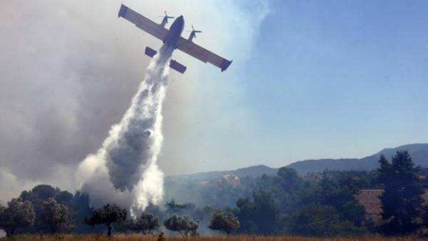 Πυροσβεστικό αεροσκάφος έπεσε στη Ζάκυνθο - Σώος ο πιλότος