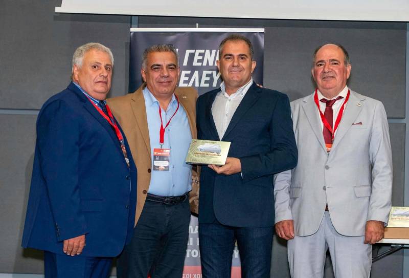 Τιμητική διάκριση για τον Θανάση Βασιλόπουλο από την ΕΟΒΕΑΜΜ
