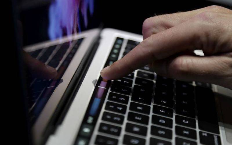 Οι ΗΠΑ απαγορεύουν στις πτήσεις ορισμένα μοντέλα MacBook Pro