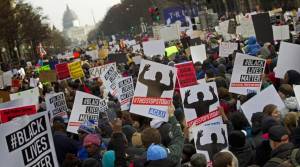 ΗΠΑ: Πλημμύρισαν τους δρόμους οι διαδηλωτές κατά της ρατσιστικής βίας