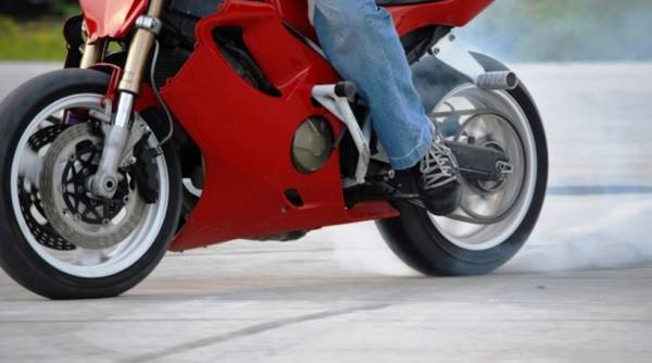 Ανήλικος με μοτοσικλέτα παρέσυρε 79χρονη στο Δερβένι Κορινθίας