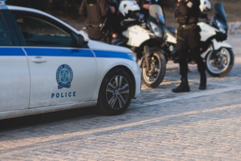 Δίωξη για ένα κακούργημα και ένα πλημμέλημα στον 17χρονο που άρπαξε το βρέφος από τον Πειραιά