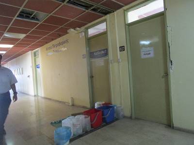 Τραγική κατάσταση στο Διοικητήριο Μεσσηνίας: Στάζει νερά στον 6ο όροφο! (βίντεο)