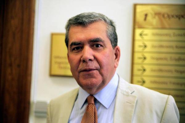 Μητρόπουλος: "Ο πρωθυπουργός να παραμείνει, ακόμα κι αν ο λαός ψηφίσει ΝΑΙ"