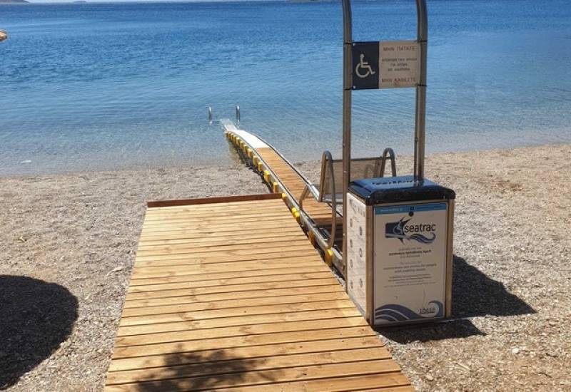 Αδύνατη η πρόσβαση ΑμεΑ στις παραλίες της Τριφυλίας – Υπάρχει εξοπλισμός, όχι όμως προσωπικό