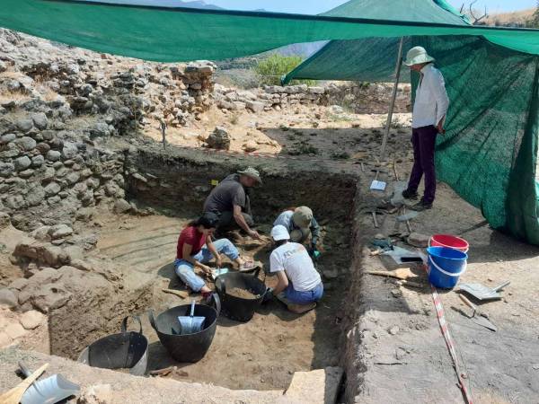 Αναμένονται απαντήσεις για τις Αρχαίες Φαρές  από την ανασκαφή στο Κάστρο Καλαμάτας (βίντεο)