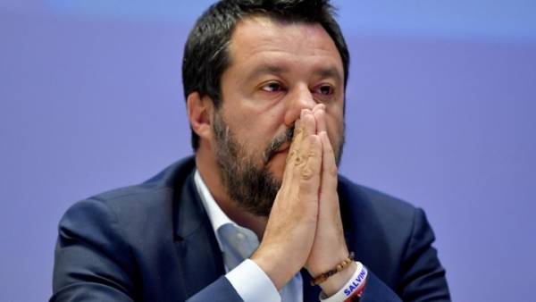 Ιταλία: Ο Σαλβίνι απειλεί ότι θα προκαλέσει δημοψηφίσματα