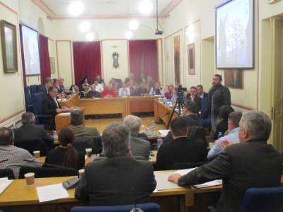 Δημοτικό Συμβούλιο Καλαμάτας: Βολές για καθυστερήσεις στο τεχνικό πρόγραμμα