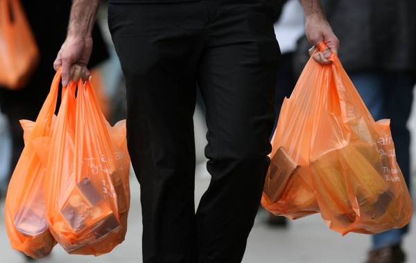 Οδηγίες για το περιβαλλοντικό τέλος για τις πλαστικές σακούλες από την ΕΣΕΕ