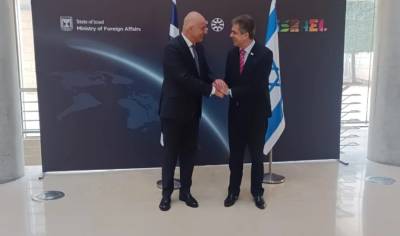 Δένδιας: Εγκάρδια η υποδοχή του στο Ισραήλ - Στα ελληνικά τον καλημέρισε ο ομόλογός του