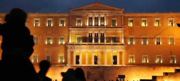 Φωταγωγείται η Βουλή των Ελλήνων για την Παγκόσμια Ημέρα κατά του Καρκίνου