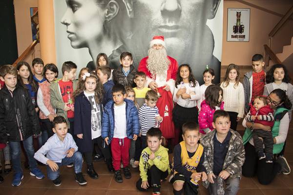 Χριστουγεννιάτικη γιορτή για τα παιδιά των λιμενικών στην Καλαμάτα