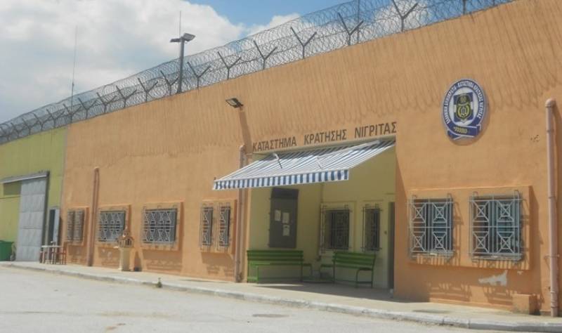 Ένας νεκρός κρατούμενος μετά από συμπλοκή στις φυλακές Νιγρίτας (βίντεο)