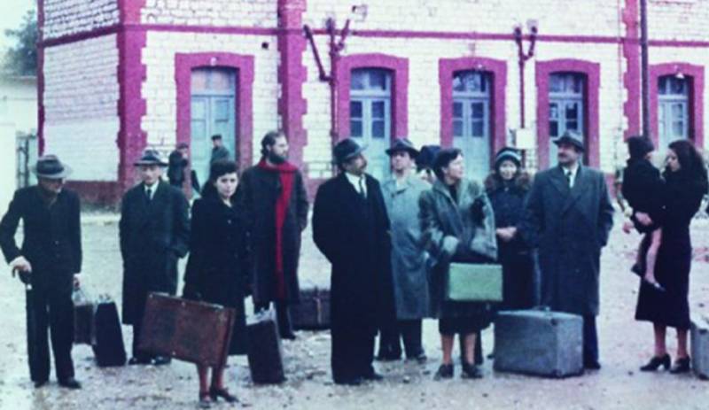 «Ο θίασος»: πολιτικοί καρνάβαλοι, θεσμικά μασκαριλίκια και συνταγματικές ακροβασίες