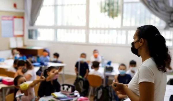 Αίγυπτος: Με δύο αρνητικά τεστ η είσοδος των ανεμβολίαστων εκπαιδευτικών στα σχολεία