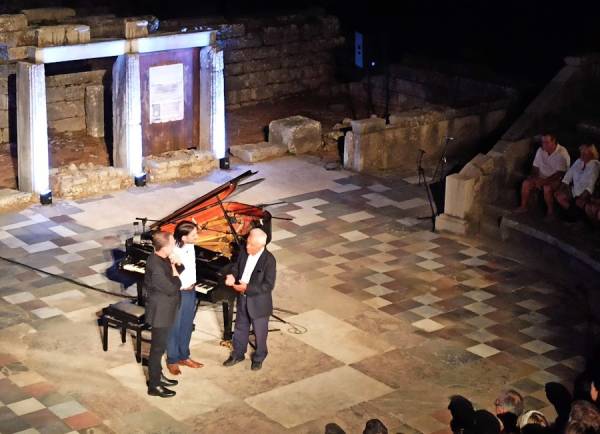 “Piano in Love”: «Μάγεψε» το πιανιστικό αφιέρωμα στο Εκκλησιαστήριο της Αρχαίας Μεσσήνης (βίντεο)