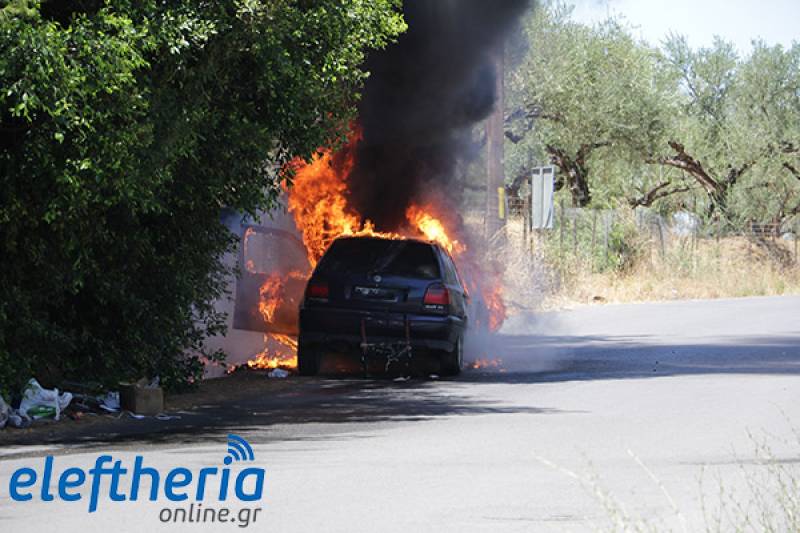 Αυτοκίνητο πήρε φωτιά στο Ακρογιάλι (βίντεο-φωτο)