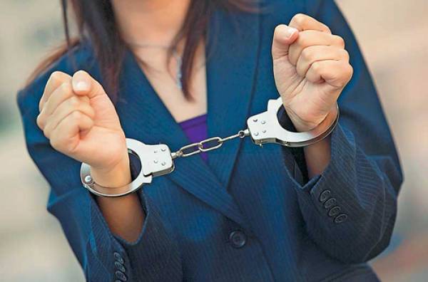 Σύλληψη 22χρονης για ληστεία στο Ασπρόχωμα 