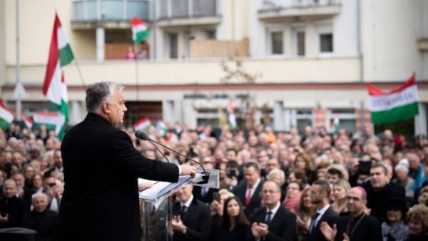 O Ορμπαν κατηγόρησε την ΕΕ ότι πλήττει την Ουγγαρία με τις κυρώσεις σε βάρος της Ρωσίας