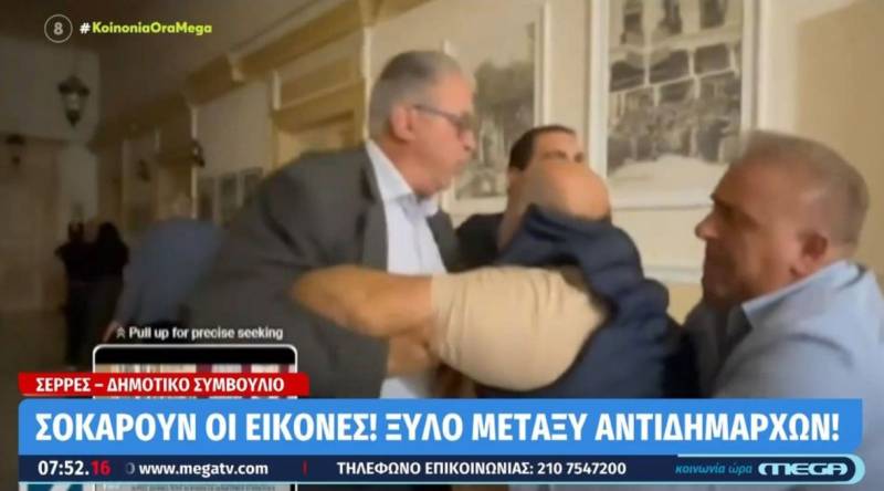 Σε ρινγκ μετατράπηκε το δημοτικό συμβούλιο στις Σέρρες – Πιάστηκαν στα χέρια αντιδήμαρχοι (Βίντεο)