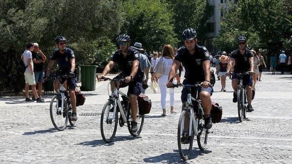 Σε δέκα πόλεις επεκτείνεται η εμφανής αστυνόμευση με ποδήλατα