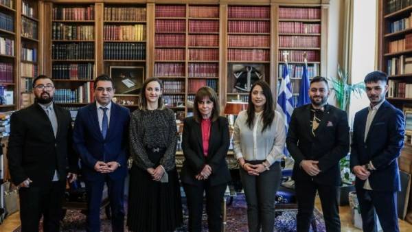 Κατερίνα Σακελλαροπούλου: Συνάντησε νέους Ρομά στο Προεδρικό Μέγαρο – «Όλοι αξίζουν μια ευκαιρία»