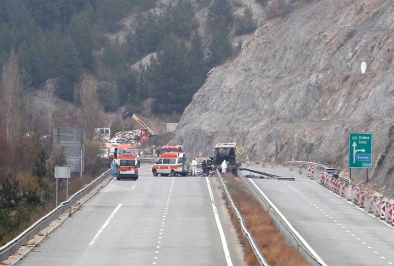 Βουλγαρία: Δίδυμα 4 ετών τα μικρότερα θύματα της τραγωδίας - Δεν είχε άδεια κυκλοφορίας το λεωφορείο (βίντεο)