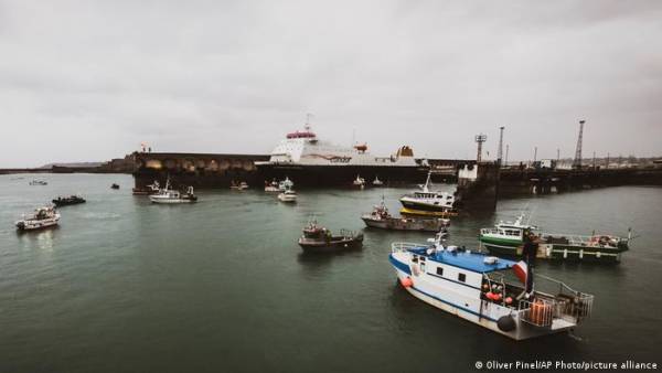 Γαλλία-Βρετανία: Κλιμακώνεται η μάχη για την αλιεία
