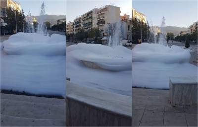 Καλαμάτα: «Άφρισε» το συντριβάνι στο κάτω μέρος της κεντρικής πλατείας (Φωτογραφίες)