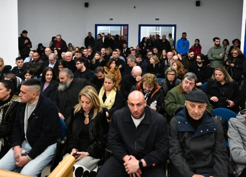 Σύλλογος Συγγενών Θυμάτων Τεμπών: «Απαξιώνεται σκόπιμα η σημασία της δίκης»