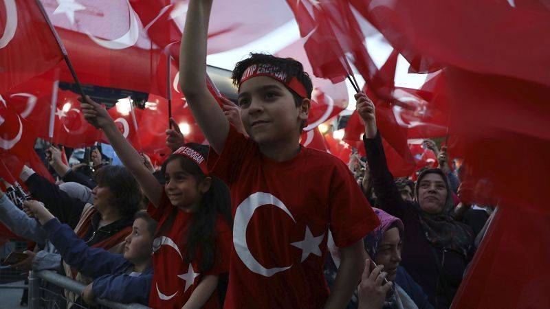 Εκλογές στην Τουρκία: Ο πρόεδρος Ρετζέπ Ταγίπ Ερντογάν μοιάζει να βρίσκεται σε θέση ισχύος ενόψει του –άνευ προηγουμένου– δεύτερου γύρου