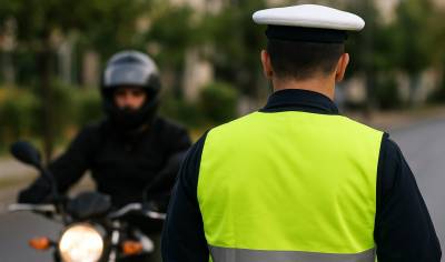 Αλλαγές στον ΚΟΚ: Περιορισμοί στην ανανέωση διπλωμάτων στους ηλικιωμένους και εκκίνηση μηχανής μόνο με κράνος