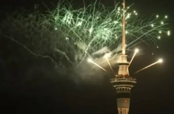 Η Νέα Ζηλανδία υποδέχθηκε το 2024: Φαντασμαγορικό θέαμα με πυροτεχνήματα (Βίντεο)