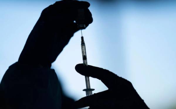 Έρευνα: Πόσοι Έλληνες εμπιστεύονται τα εμβόλια - Το 43% θεωρεί τα μέτρα λιγότερα αυστηρά