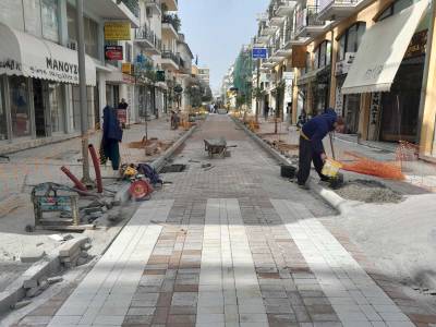 Καλαμάτα: Ολοκληρώνεται η στρώση κυβόλιθων στην Κολοκοτρώνη