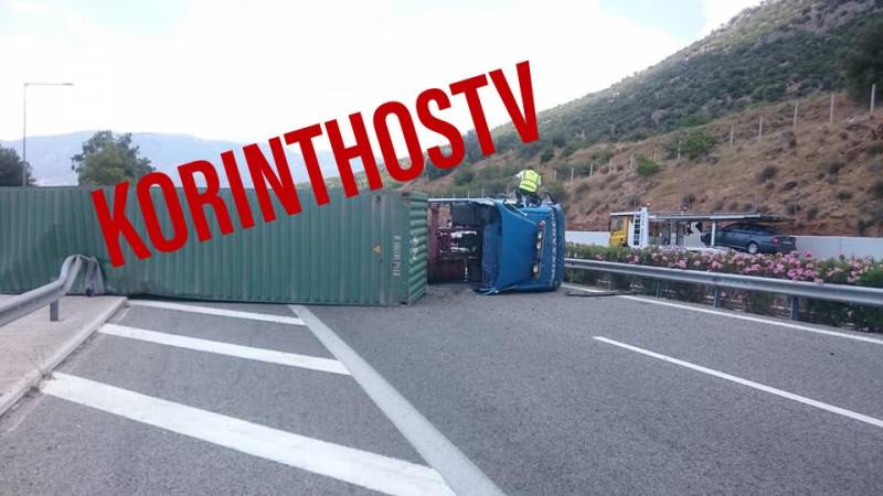Ανατροπή νταλίκας με έναν τραυματία στον αυτοκινητόδρομο Κόρινθος - Τρίπολη - Καλαμάτα