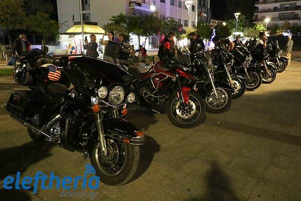 Δεκάδες Harley Davidson μαγνήτισαν τα βλέμματα στο κέντρο της Καλαμάτας (βίντεο-φωτογραφίες)