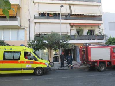 Φωτιά σε διαμέρισμα πολυκατοικίας στην οδό Φαρών (Φωτογραφίες+βίντεο)
