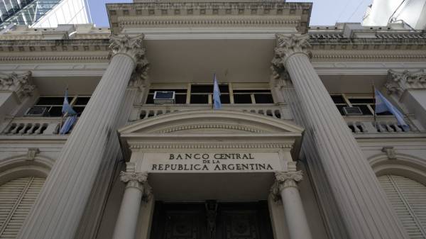 Το ΔΝΤ επιστρέφει στην Αργεντινή με δάνειο 50 δισ. και νέα μέτρα λιτότητας
