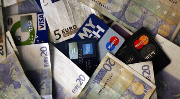 ΑΑΔΕ: Προσεχώς δεκτές και οι κάρτες εξωτερικού για πληρωμές φόρων