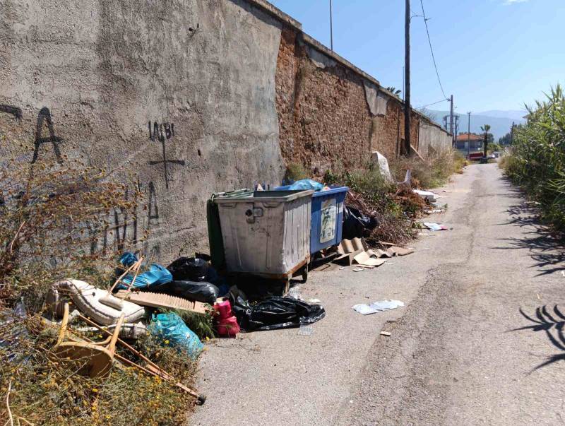 Παραμένει σκουπιδότοπος...