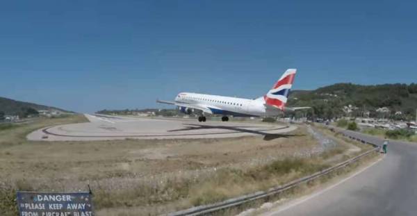 Το αεροδρόμιο της Σκιάθου στη λίστα με τα πιο θεαματικά αεροδρόμια της Ευρώπης (βίντεο)
