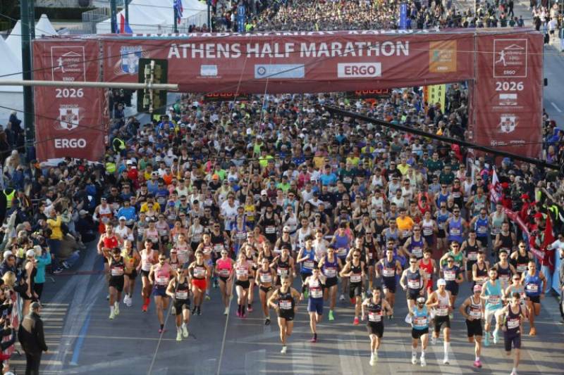 Ρεκόρ συμμετοχών με 33.000 δρομείς στον Ημιμαραθώνιο Αθήνας (βίντεο)