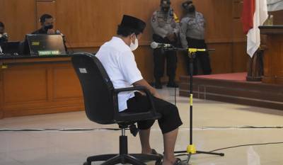 Θανατική ποινή για δάσκαλο που βίασε 13 μαθήτριες σε σχολείο στην Ινδονησία