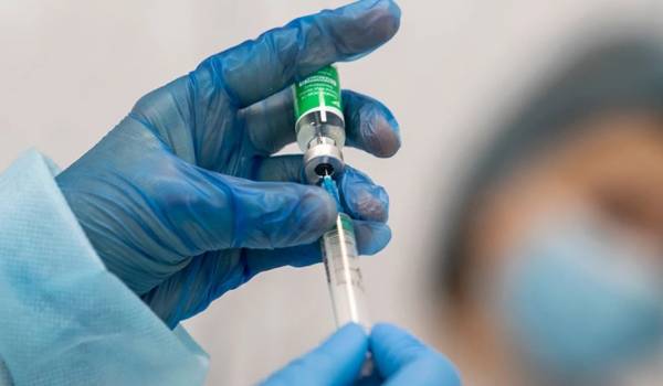 Κομισιόν: Στόχος να τηρούν οι εταιρείες τις δεσμεύσεις για το εμβόλιο